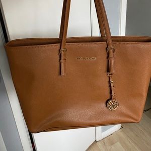 Michael Kors Large Jet Set Tote Bag / cognac